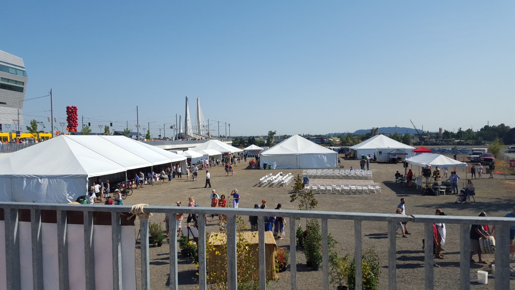 opening day, bridge, portland, oregon, h2oregon, drink water, hydrate, busy town, orange line